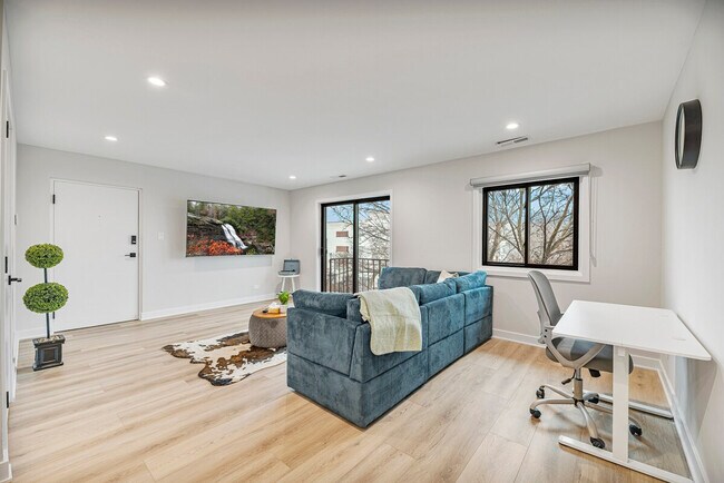 Building Photo - 2335 W Touhy Ave