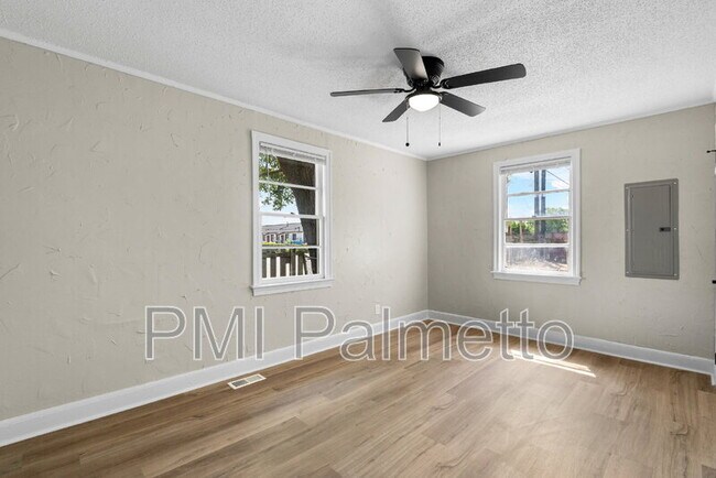 Building Photo - 1611 Holland St