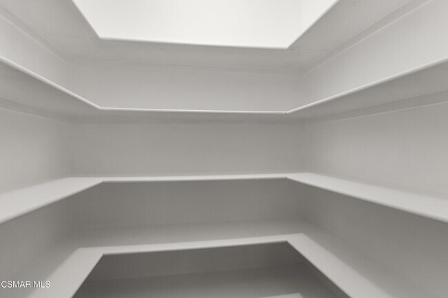 Building Photo - 1648 Meadowglen Ct