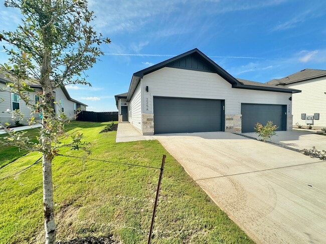 Building Photo - Luxury 3-Bed, 2-Bath Duplex in Emma Park!