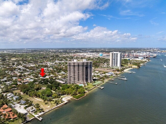 Building Photo - 409 50th St