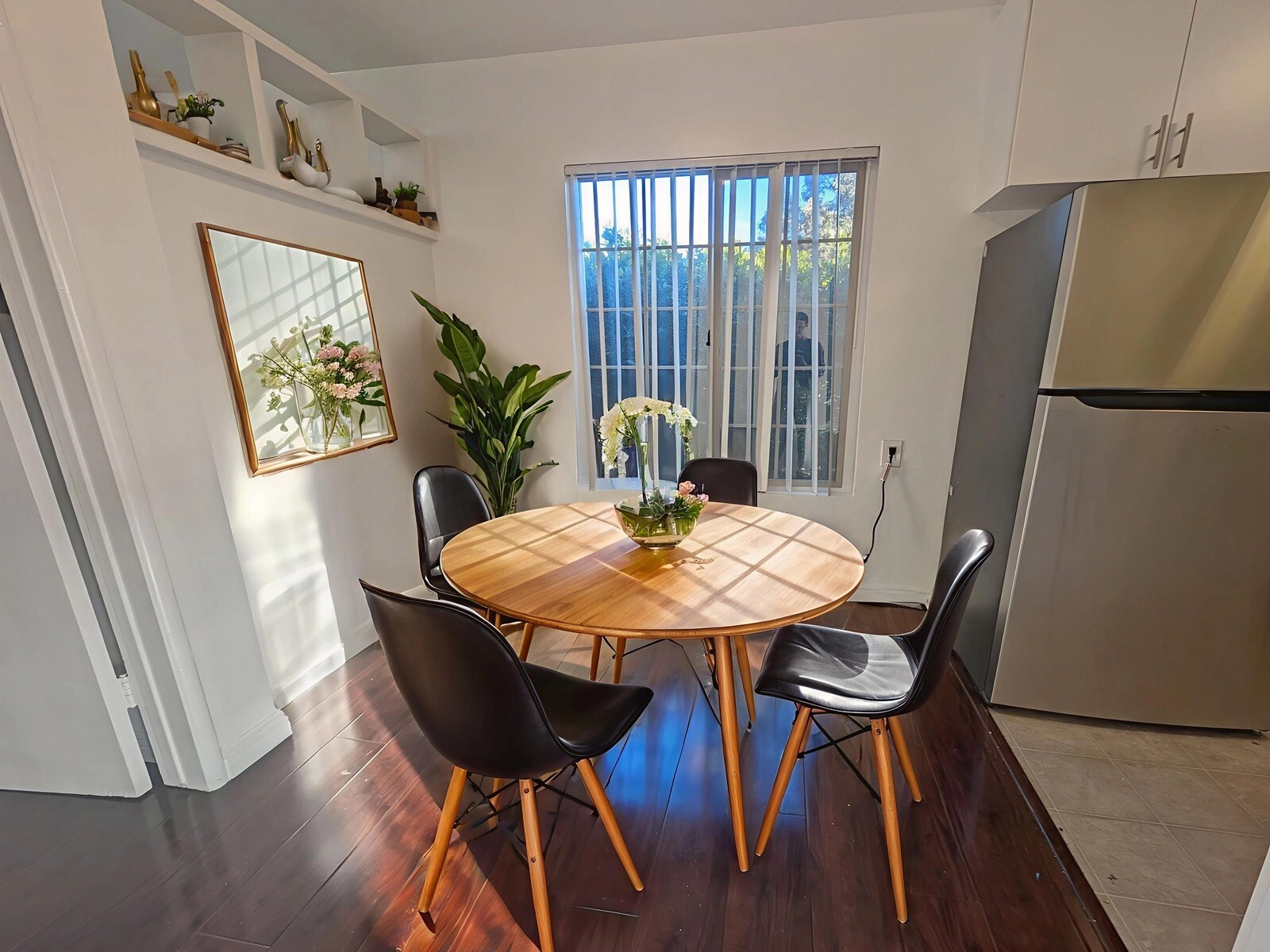 Building Photo - 4402 Mammoth Ave