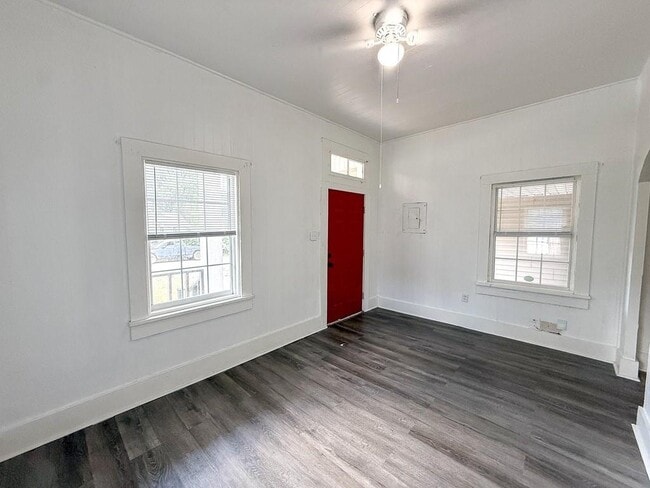 Building Photo - 63 Macks St