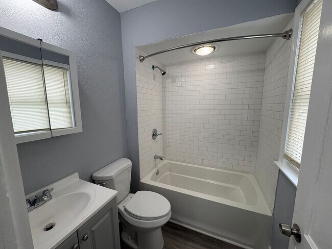 Building Photo - 15624 Halliday Ave