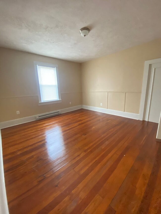 Building Photo - Spacious Single Family home