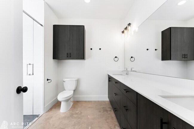 Building Photo - 4527 22nd Pl