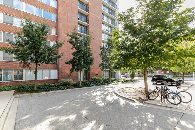 Building Photo - 903 S Ashland Ave