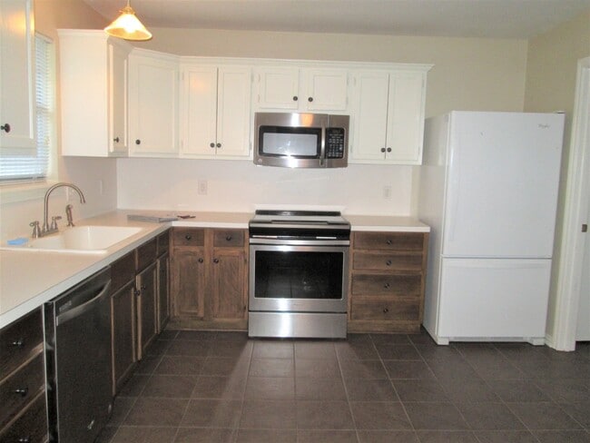 Building Photo - Spacious 3 bedroom 2 bath home in Tyler! Coming soon!