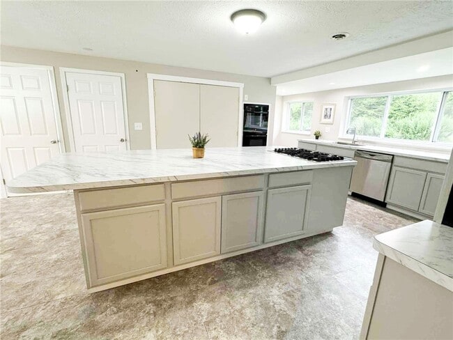 Building Photo - 861 Filkins Rd