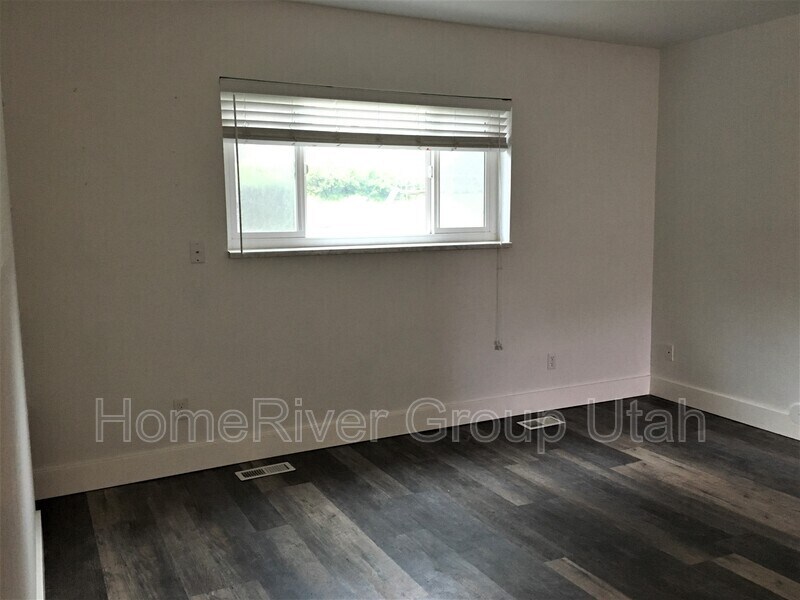 Building Photo - 328 W Amiron Way