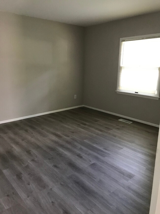 Building Photo - 312 Rowe Dr