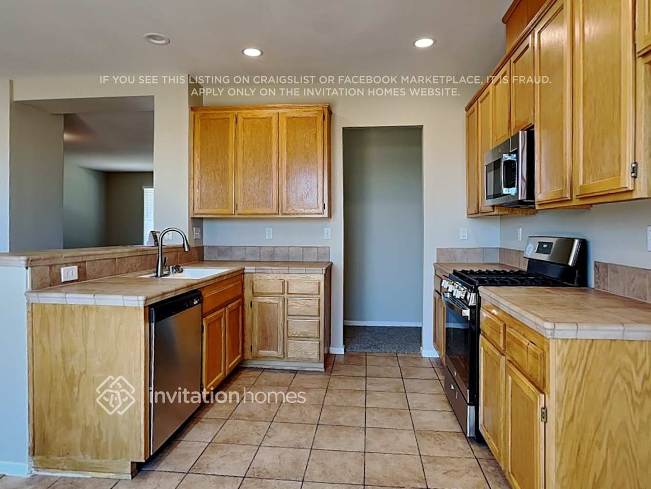 Building Photo - 573 Silver Saddle Dr
