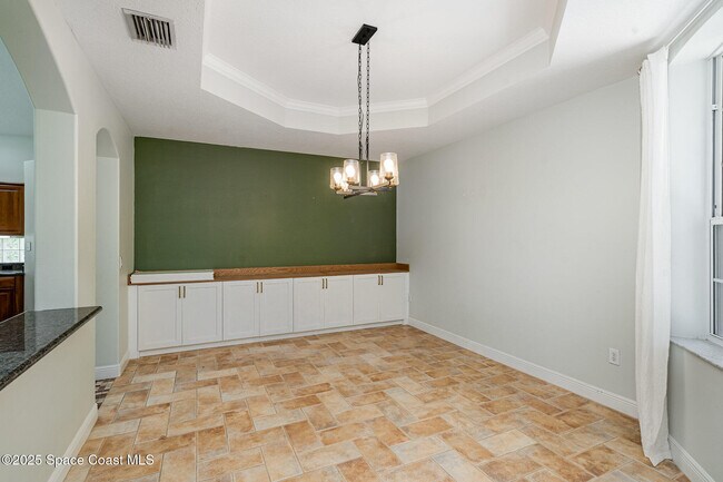 Building Photo - 2415 Grassmere Dr