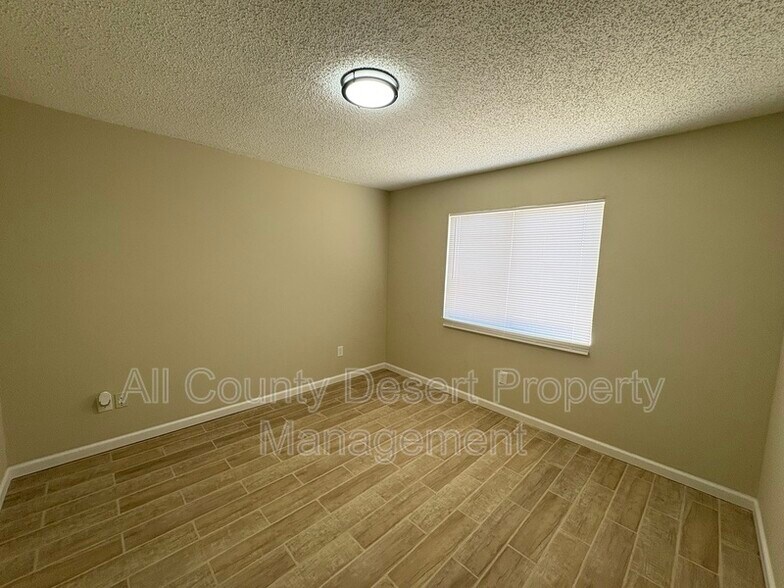 Building Photo - 68085 Cll Bolsa