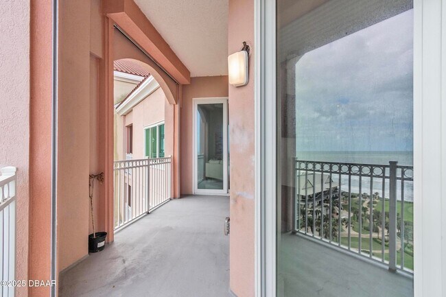 Building Photo - 200 Ocean Crest Dr