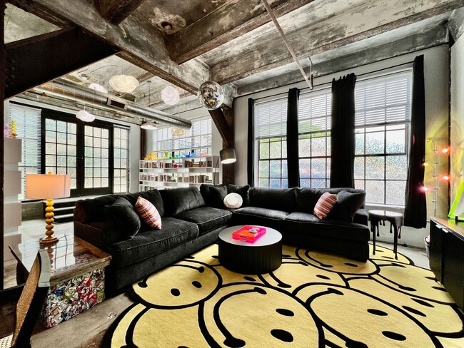 Building Photo - Swanky, Funky, Groovy, loft space Cincinna...