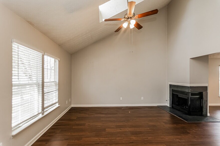 Building Photo - 1902 Shadbark Ct