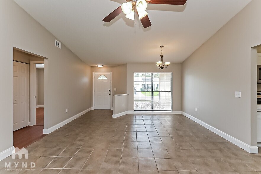 Building Photo - 712 Stillview Cir