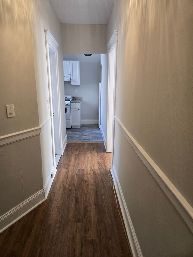 Building Photo - Great 2 bed located on the Green Line (BU) available now!