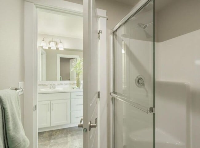 Building Photo - 3 Bedroom 2.5 Bath Charming Redmond Home