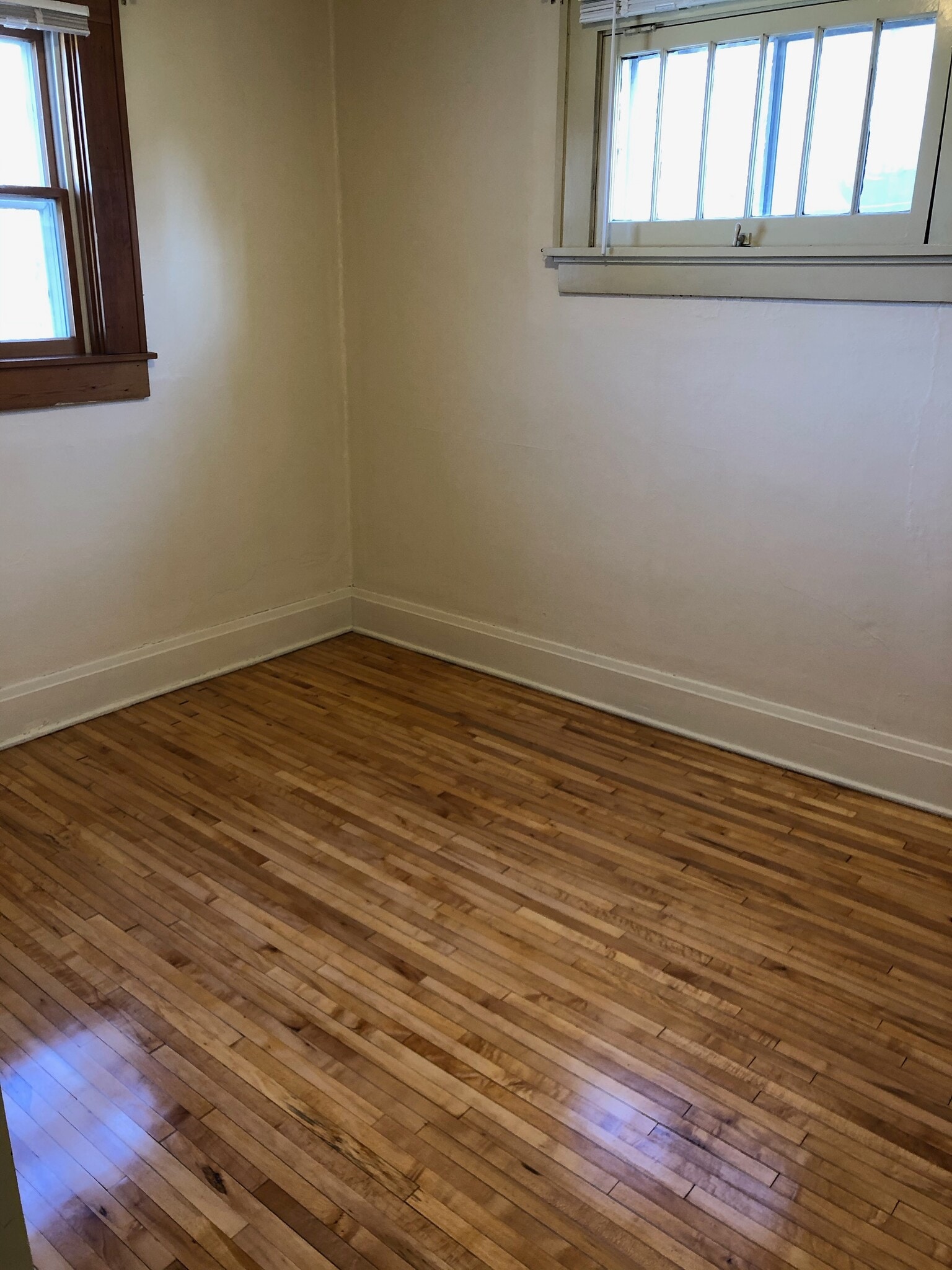 Main floor bedroom - 509 E Vernon Ave
