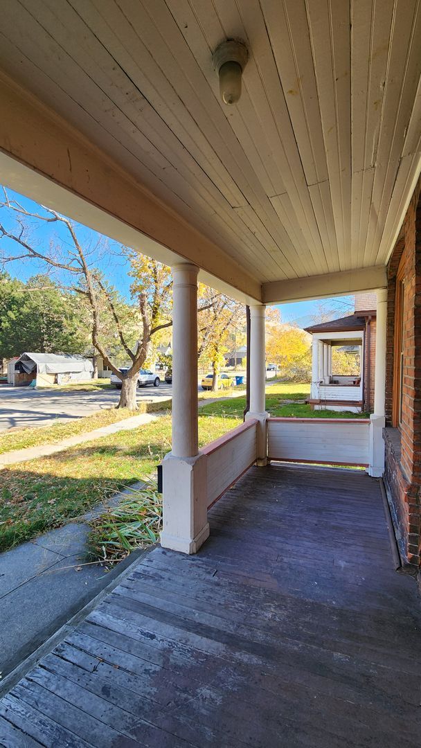 Building Photo - Charming House Near Providence