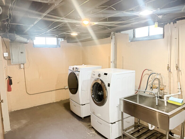 Building Photo - 1655 Hazel St