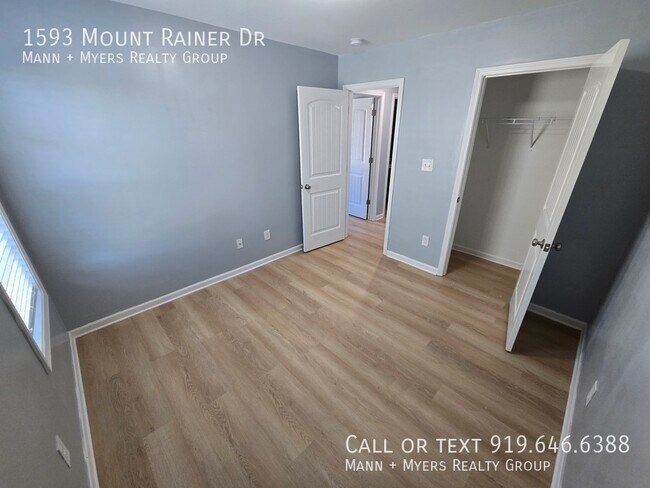 Building Photo - 1593 Mount Rainer Dr