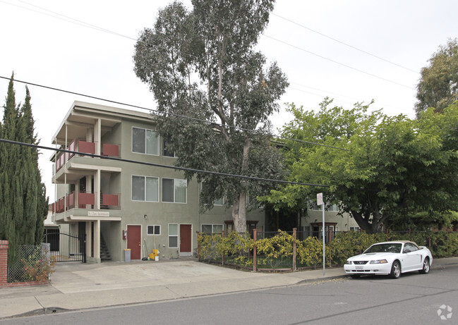 Primary Photo - St. Clare Apartments