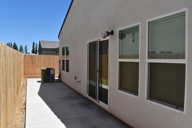 Building Photo - 4481 N San Miguel Ave
