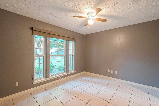 Building Photo - 2122 Courtshire Ln