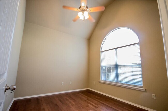 Building Photo - 3009 SW Gumleaf Rd