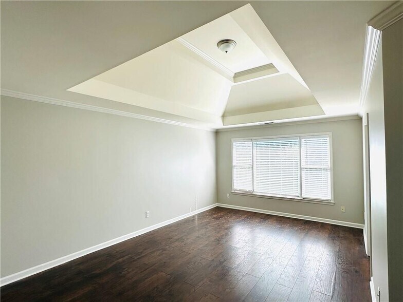 Building Photo - 2020 Bentwood Ct