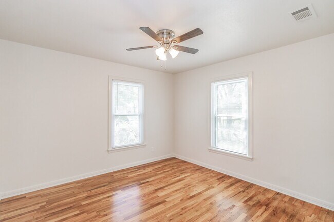 Building Photo - Beautiful home in a great location