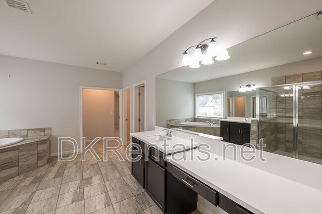 Building Photo - 508 Blackberry Ln