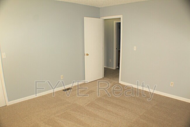 Building Photo - 4968 Silver Bow Dr