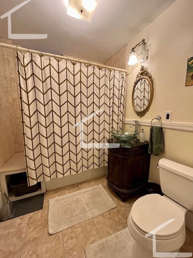 Building Photo - Nice 2 bed with office