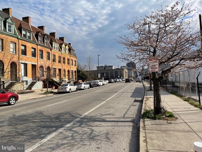 Building Photo - 1619 St Paul St