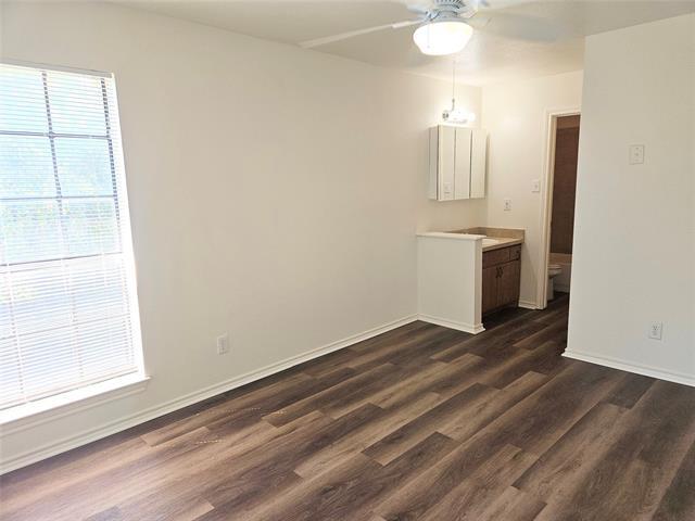 Building Photo - 508 E Denton Dr