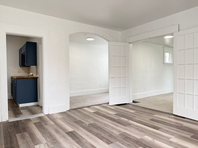 Building Photo - 1701 E Ganson St