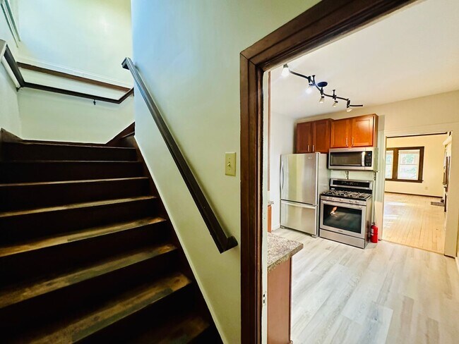 Building Photo - Charming 3-Bedroom Home in the Heart of So...