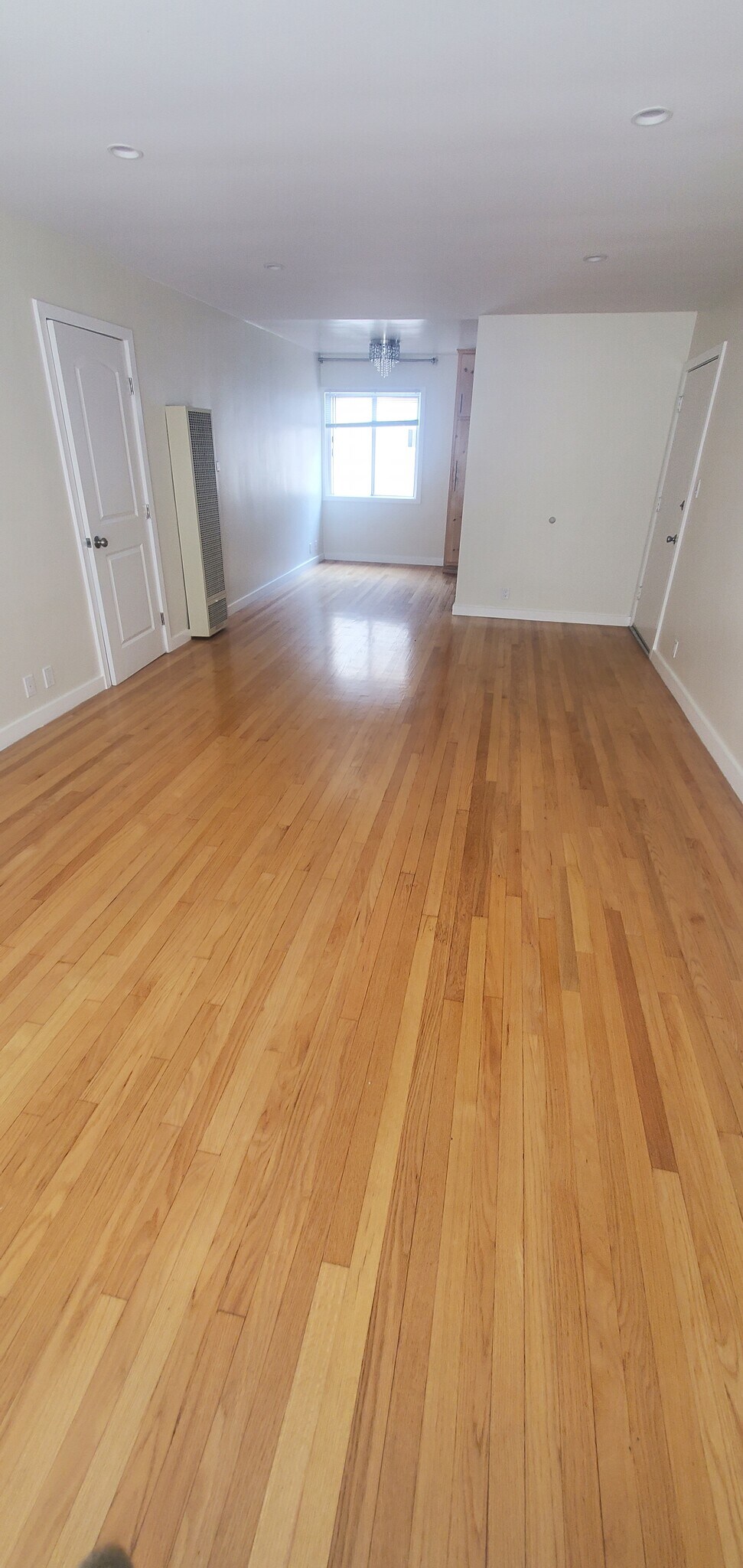 Building Photo - 1146 N Fuller Ave