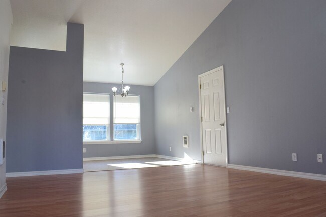 Building Photo - 1210 Osage St