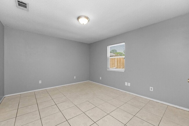 Building Photo - Charming 1 Bedroom/1 Bathroom Available Now!