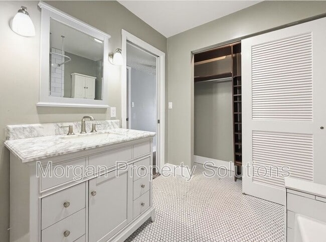 Building Photo - 892 Claydon Way