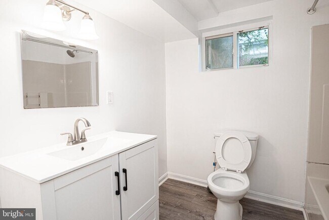 Building Photo - 3242 Holly Hill Dr