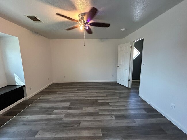 Building Photo - 3086 Beverly Ct