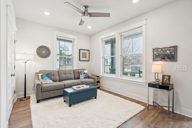 Building Photo - 2/4 Townhome in Midtown Located in Mt. Pleasant!