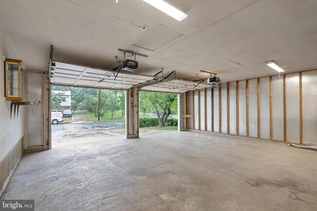 Building Photo - 9399 Edenderry Dr