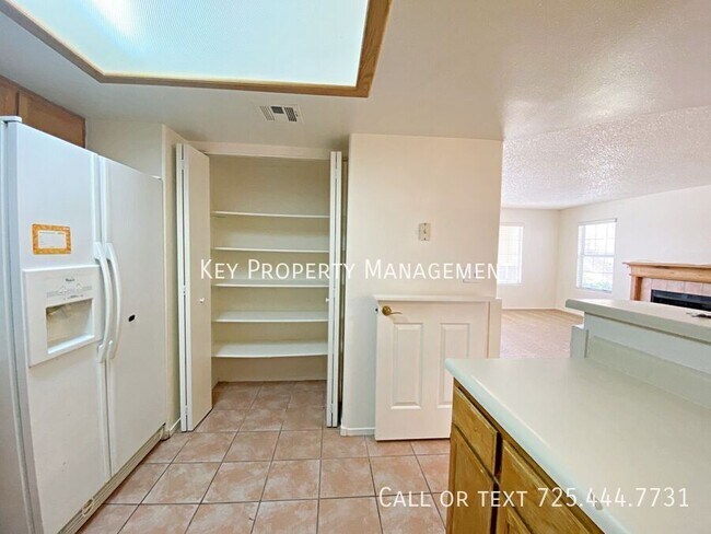 Building Photo - 2 BEDROOM CONDO OFF OF DESERT INN AND FORT...